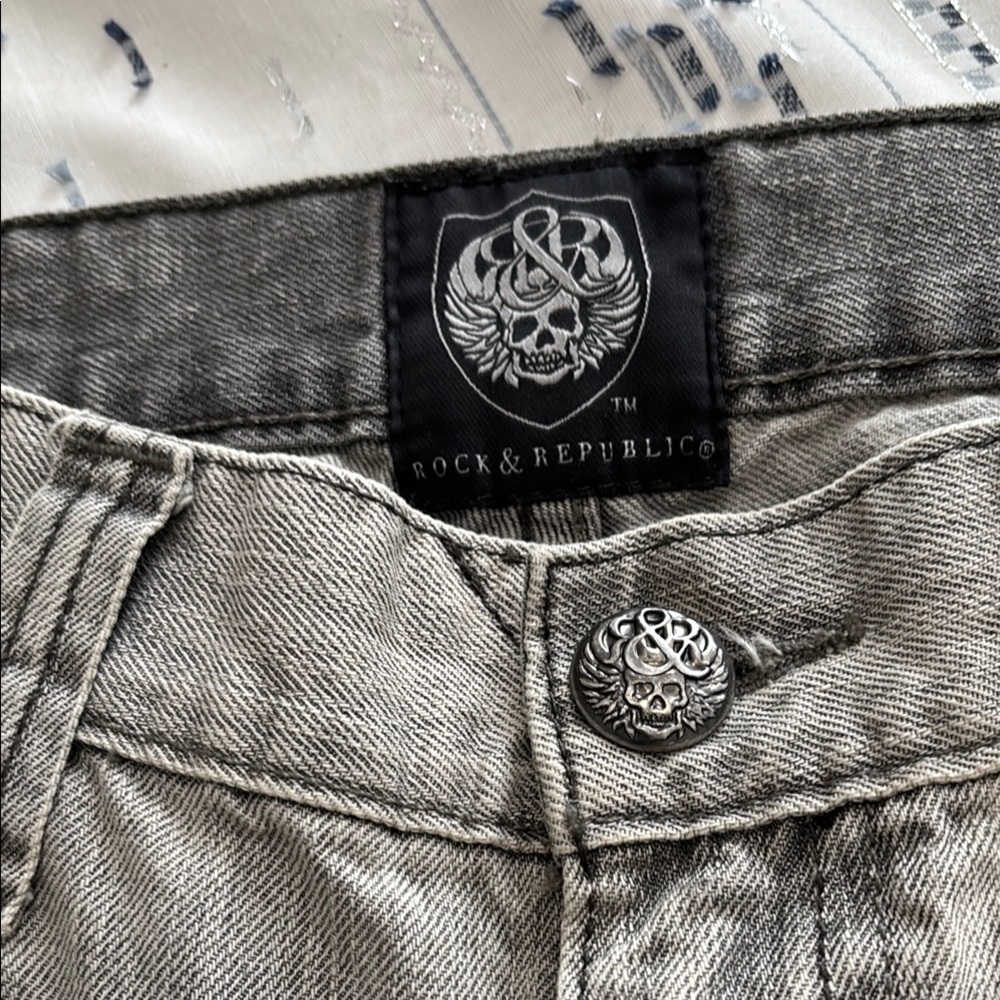 Men's Gray Rock & Republic Jeans - Picture 5 of 14